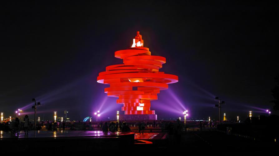 青岛奥帆中心红色建筑物
-副标题探索建筑之美
-制作人[你的名字]
-日期[制作日期]

2.**引言**
-标题引言
-