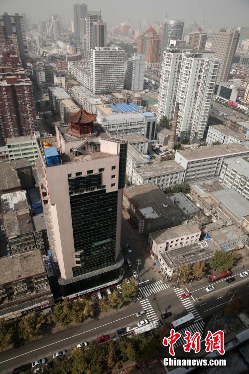 揭秘城市天际线上的神秘圆球楼顶建筑的奥秘

采访提纲