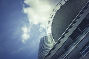 探索上层建筑的反义词，底层建筑的力量与意义